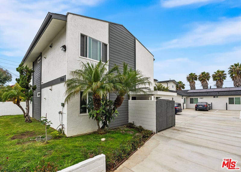 758 W 20th Street