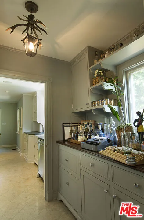 Santa Monica, California 90402, United States, 4 Bedrooms Bedrooms, ,4 BathroomsBathrooms,Residential,Active,187694