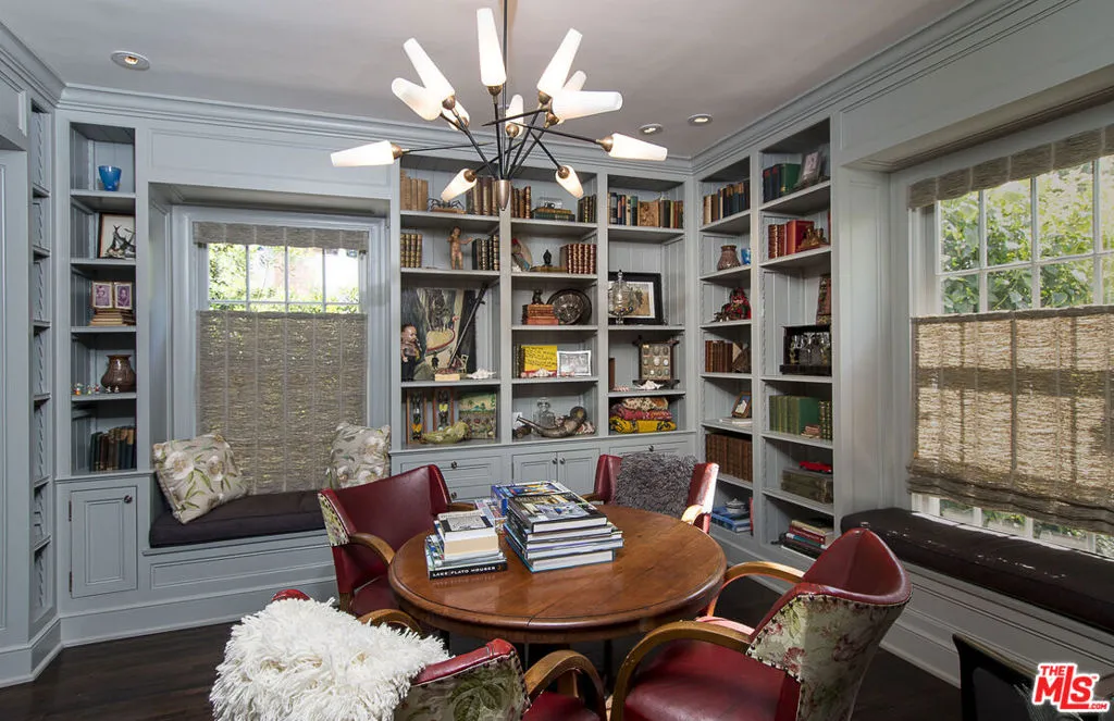 Santa Monica, California 90402, United States, 4 Bedrooms Bedrooms, ,4 BathroomsBathrooms,Residential,Active,187694