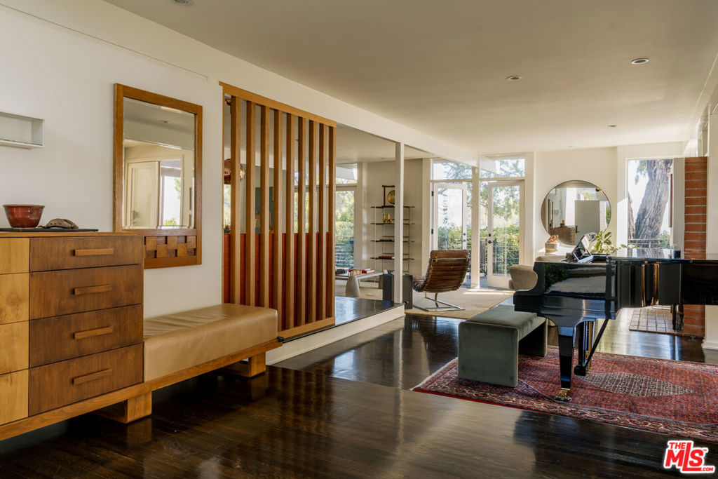 1340 N Tigertail Road