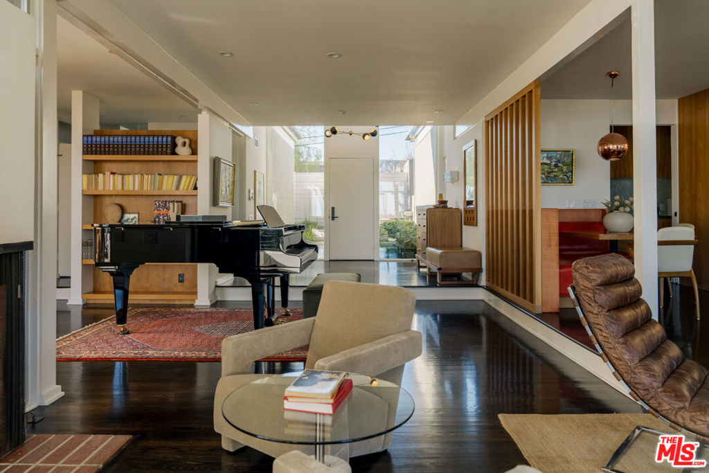 1340 N Tigertail Road