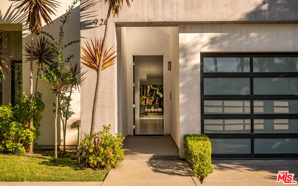 926 N Crescent Heights Boulevard