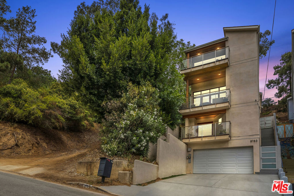 Properties 1 8783 Lookout Mountain Avenue