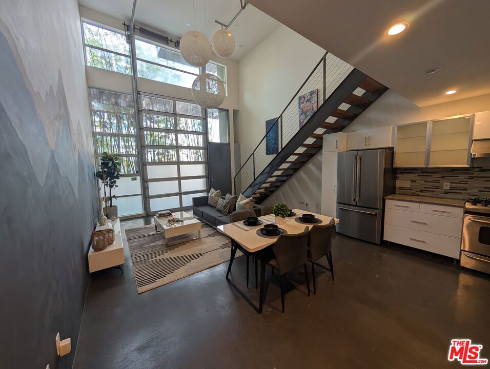 1455 N Bronson Avenue 4