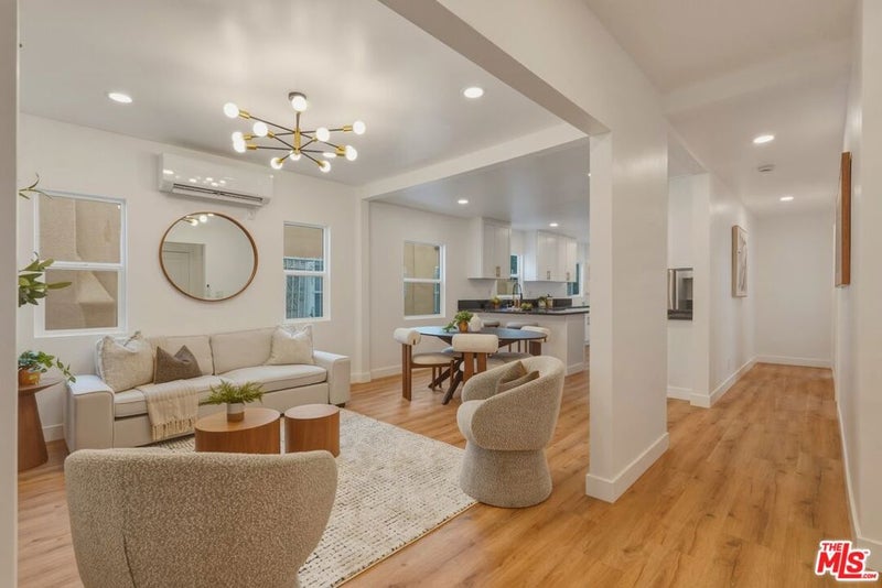 528 W 99th Street