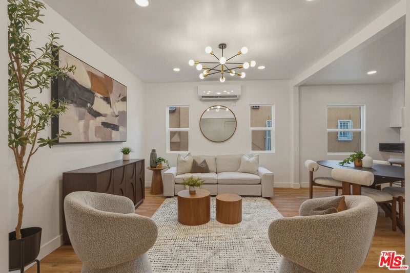 528 W 99th Street
