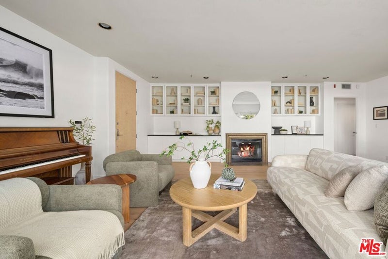 2222 Neilson Way 102