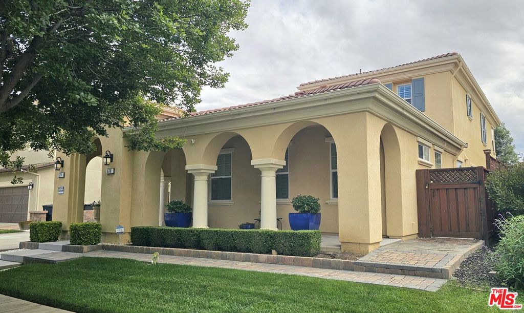 676 W Jardin Terrace