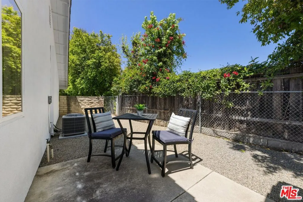 Woodland Hills, California 91364, United States, 5 Bedrooms Bedrooms, ,4 BathroomsBathrooms,Residential,Pending,120326