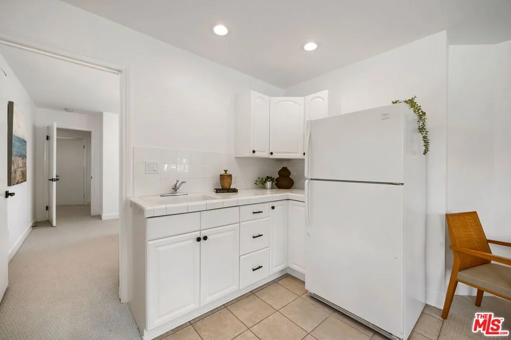 Woodland Hills, California 91364, United States, 5 Bedrooms Bedrooms, ,4 BathroomsBathrooms,Residential,Pending,120326