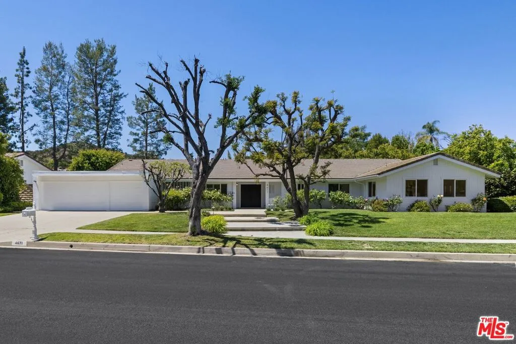 Woodland Hills, California 91364, United States, 5 Bedrooms Bedrooms, ,4 BathroomsBathrooms,Residential,Pending,120326