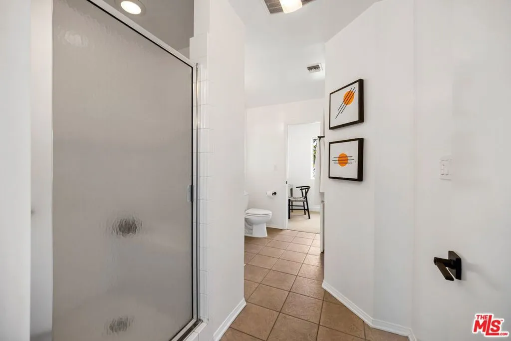 Woodland Hills, California 91364, United States, 5 Bedrooms Bedrooms, ,4 BathroomsBathrooms,Residential,Pending,120326