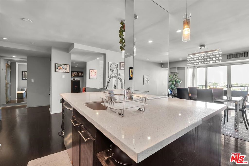 1155 N La Cienega Boulevard 702