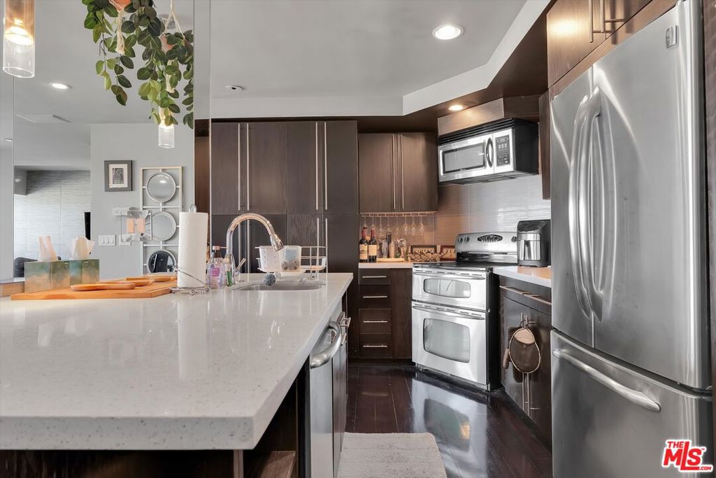 1155 N La Cienega Boulevard 702