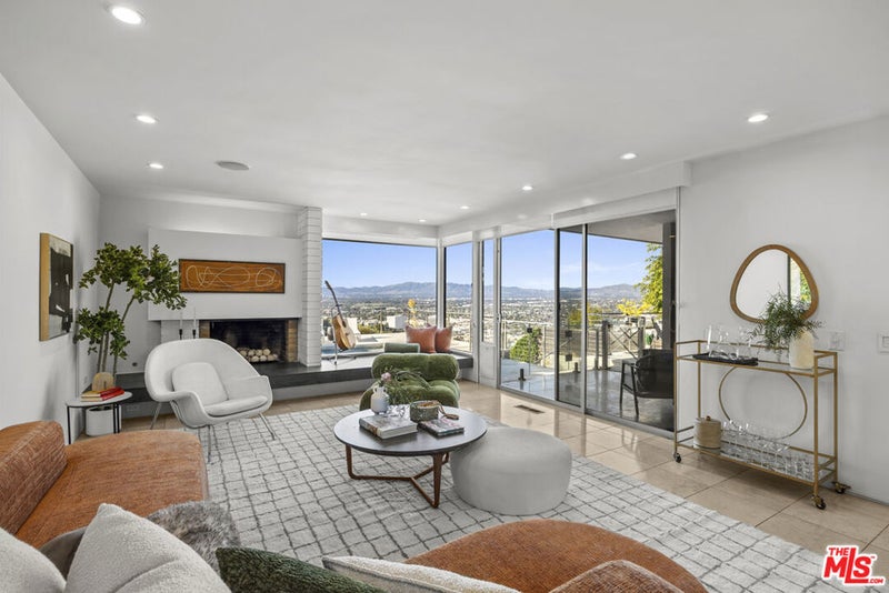 3851 Beverly Ridge Drive