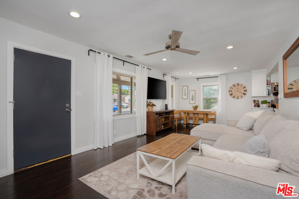6742 W 87th Street
