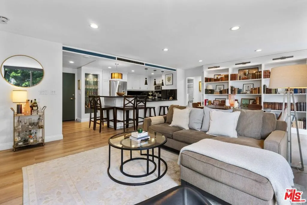 Los Angeles, California 90067, United States, 2 Bedrooms Bedrooms, ,2 BathroomsBathrooms,Residential,Active,239429