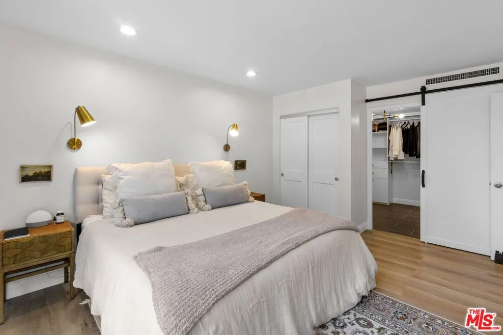 Los Angeles, California 90067, United States, 2 Bedrooms Bedrooms, ,2 BathroomsBathrooms,Residential,Active,239429