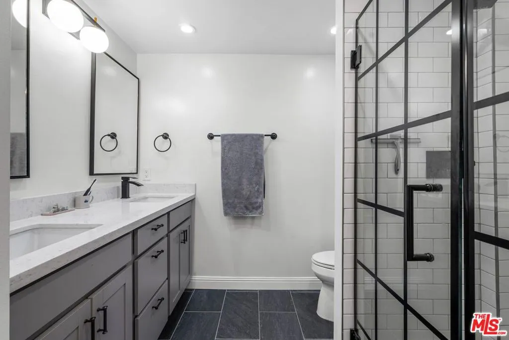 Los Angeles, California 90067, United States, 2 Bedrooms Bedrooms, ,2 BathroomsBathrooms,Residential,Active,239429