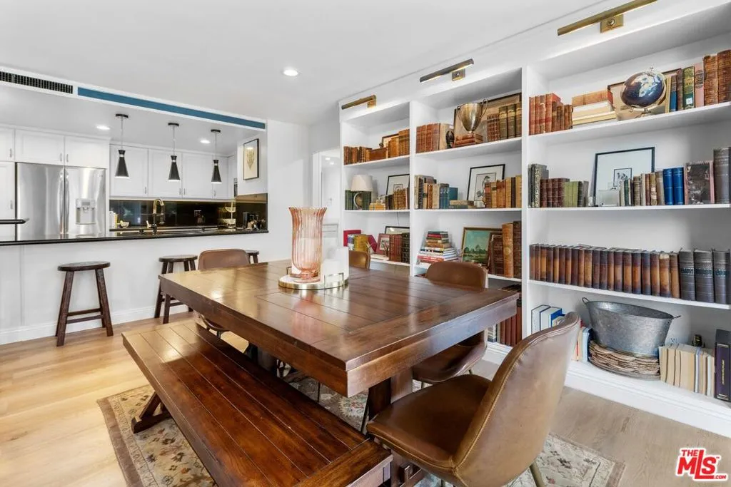 Los Angeles, California 90067, United States, 2 Bedrooms Bedrooms, ,2 BathroomsBathrooms,Residential,Active,239429