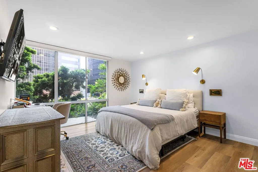 Los Angeles, California 90067, United States, 2 Bedrooms Bedrooms, ,2 BathroomsBathrooms,Residential,Active,239429