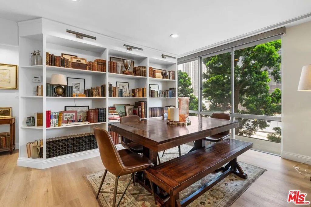 Los Angeles, California 90067, United States, 2 Bedrooms Bedrooms, ,2 BathroomsBathrooms,Residential,Active,239429