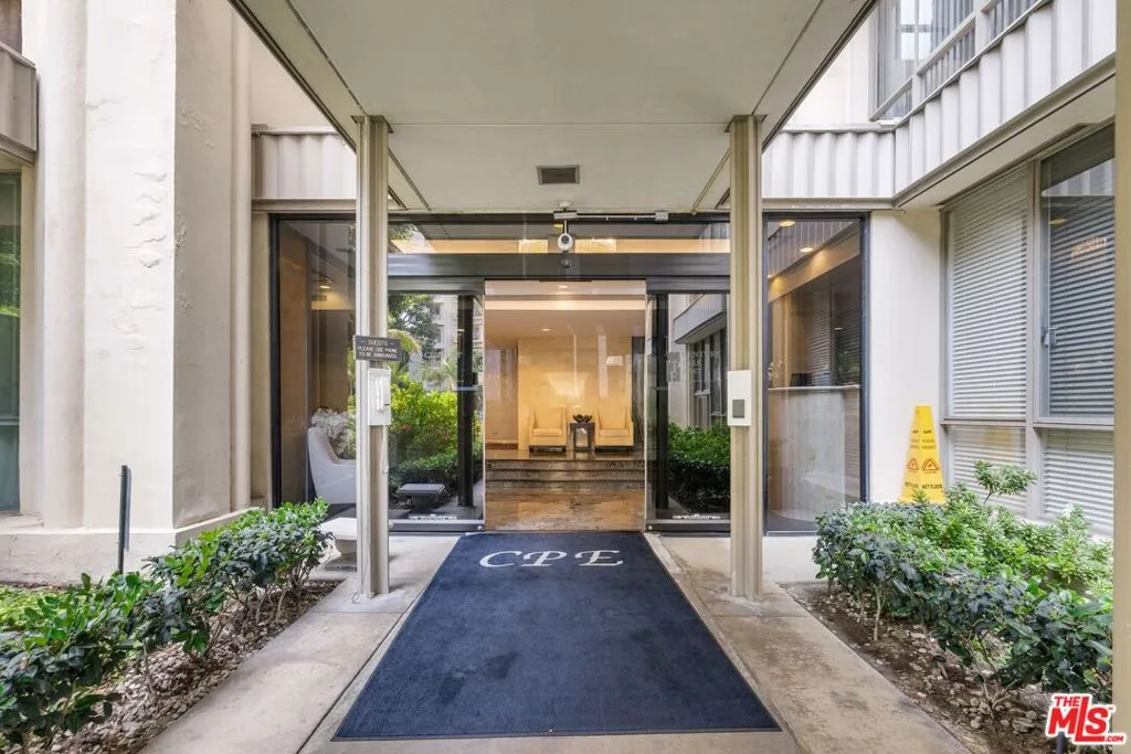 Los Angeles, California 90067, United States, 2 Bedrooms Bedrooms, ,2 BathroomsBathrooms,Residential,Active,239429