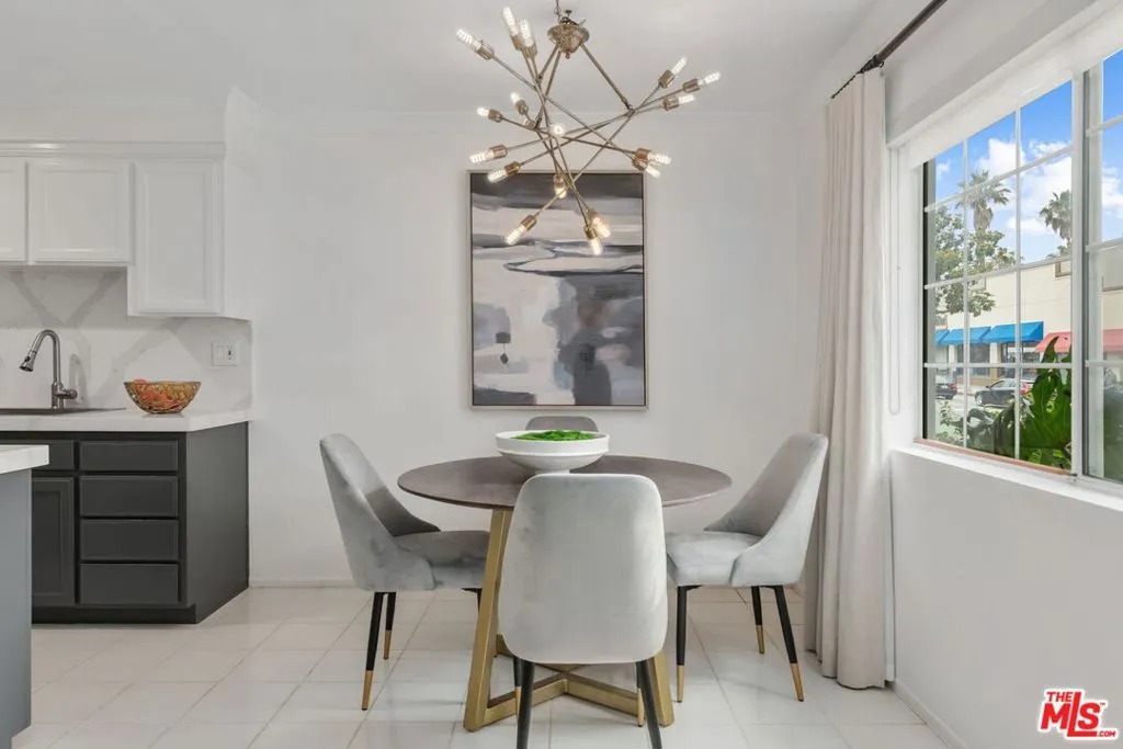 Santa Monica, California 90404, United States, 2 Bedrooms Bedrooms, ,2 BathroomsBathrooms,Residential,Active,212728