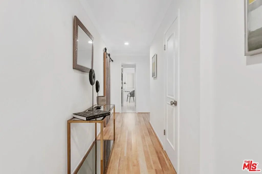 Santa Monica, California 90404, United States, 2 Bedrooms Bedrooms, ,2 BathroomsBathrooms,Residential,Active,212728