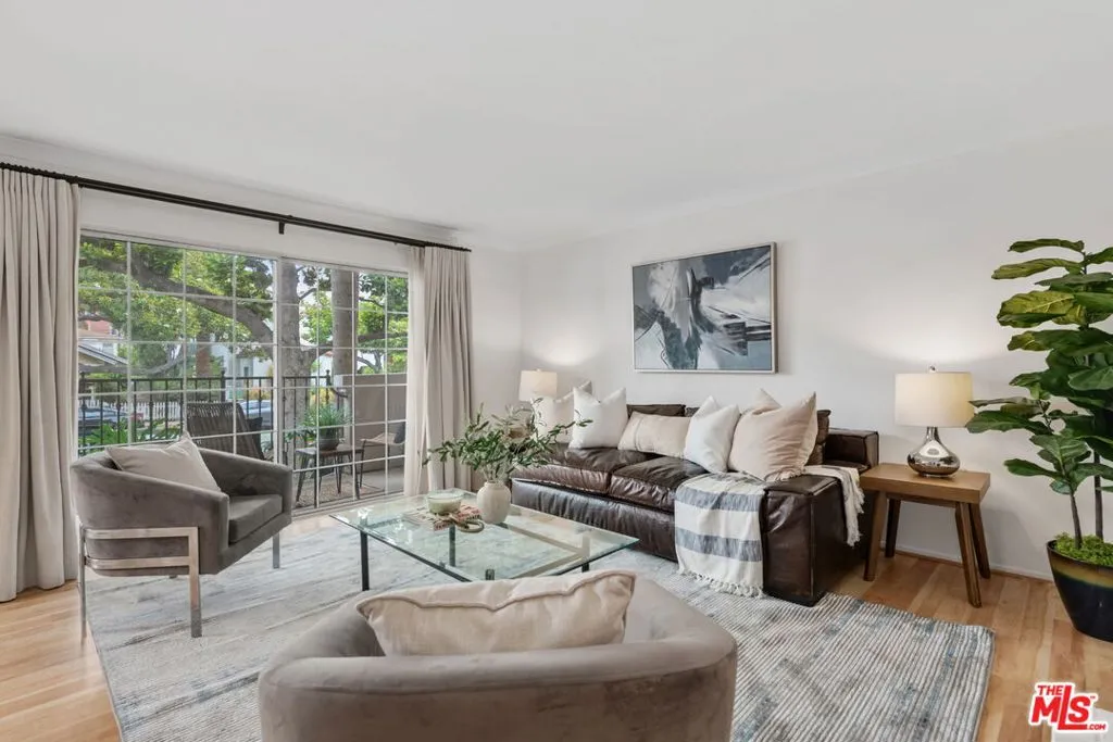 Santa Monica, California 90404, United States, 2 Bedrooms Bedrooms, ,2 BathroomsBathrooms,Residential,Active,212728