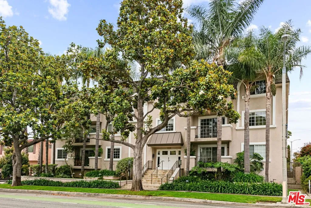 Santa Monica, California 90404, United States, 2 Bedrooms Bedrooms, ,2 BathroomsBathrooms,Residential,Active,212728