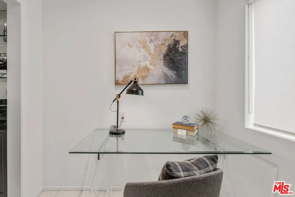 Santa Monica, California 90404, United States, 2 Bedrooms Bedrooms, ,2 BathroomsBathrooms,Residential,Active,212728