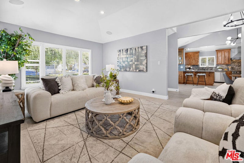 3002 S Beverly Drive