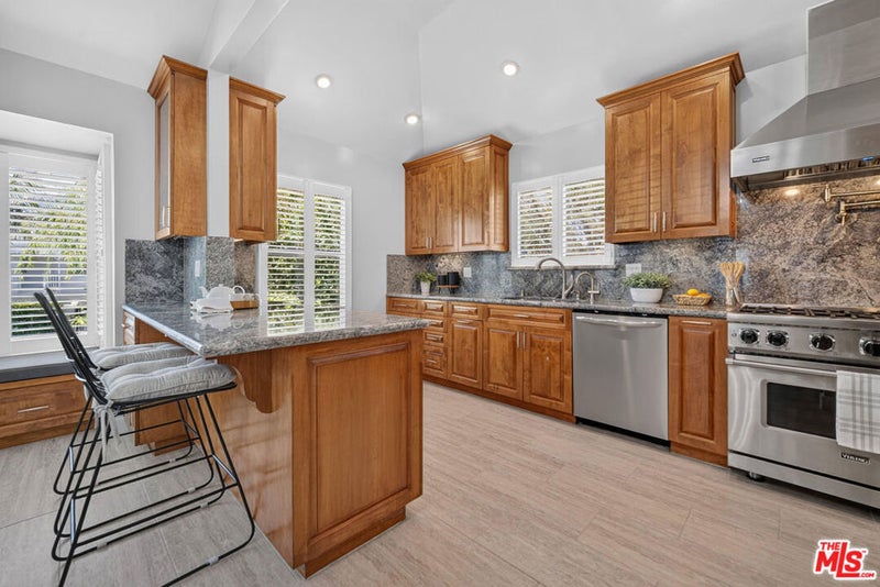 3002 S Beverly Drive