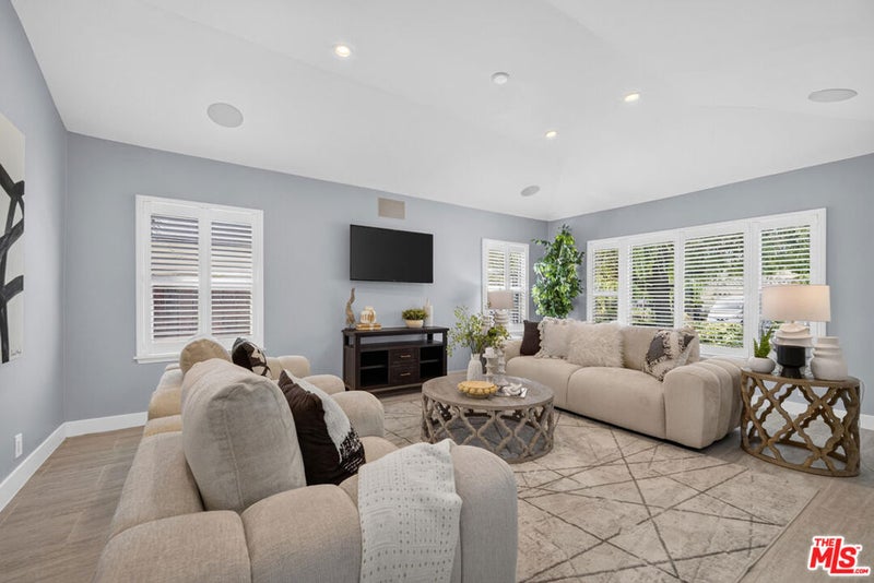 3002 S Beverly Drive