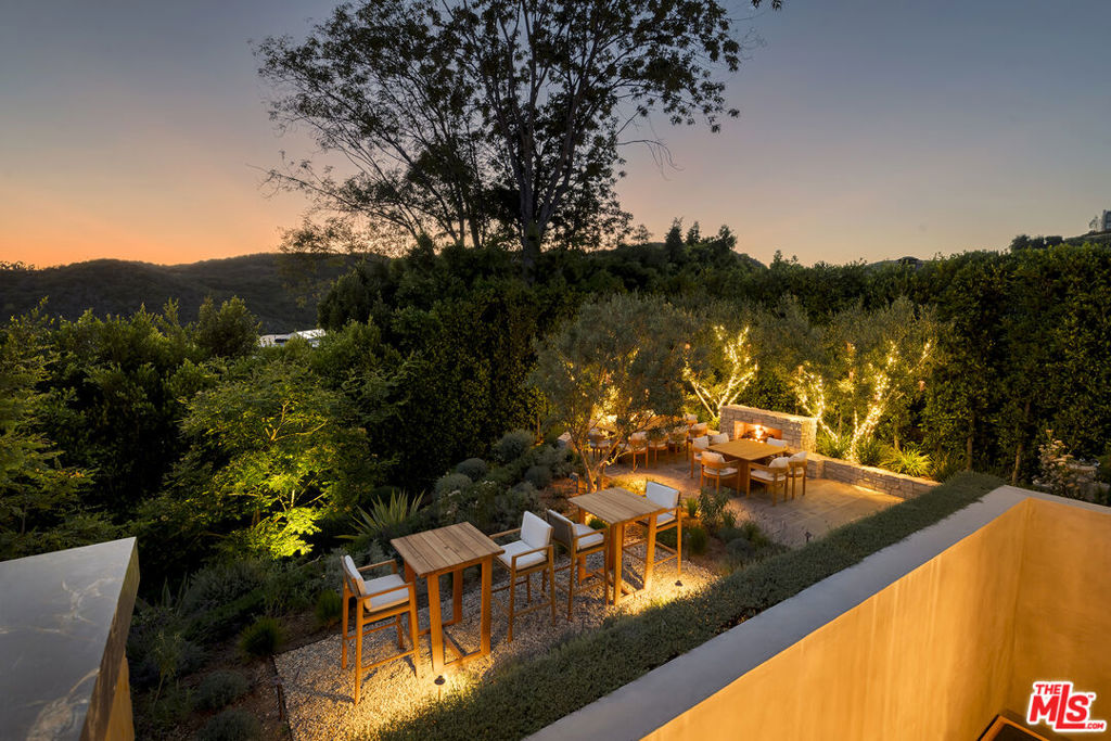 Properties 4 1529 Amalfi Drive
