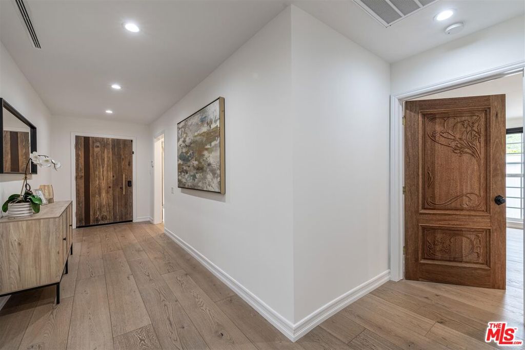 18089 Lake Encino Drive