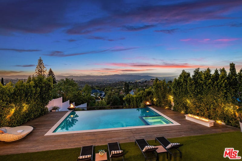 3915 Vista Linda Drive