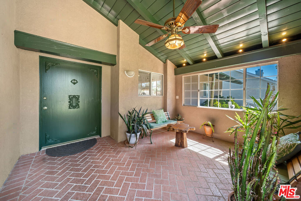 10042 Sunnybrae Avenue