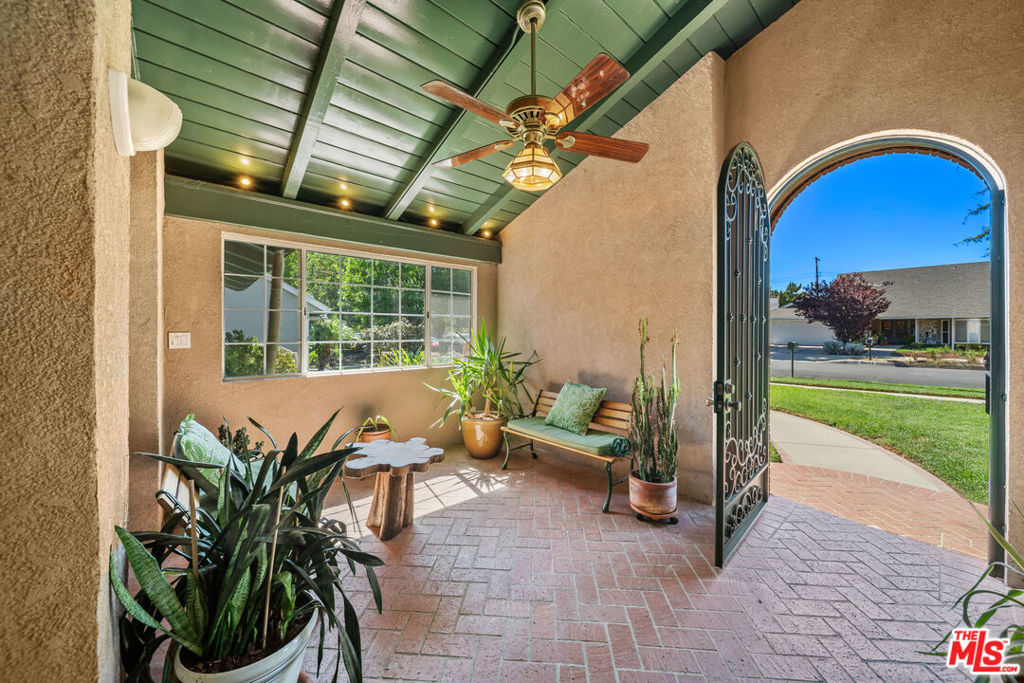 10042 Sunnybrae Avenue
