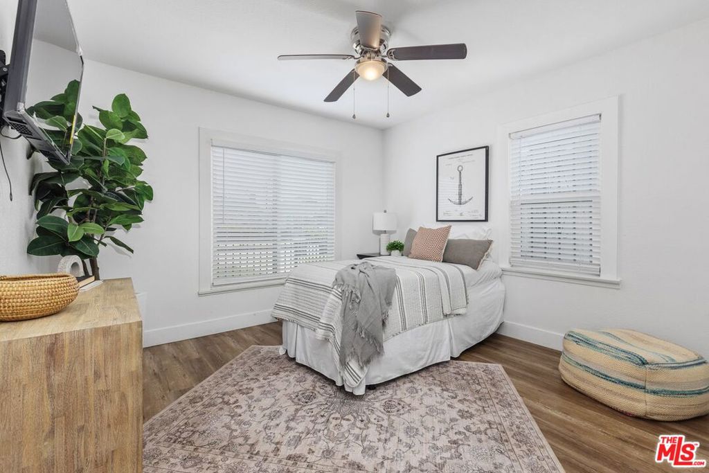 1929 W 65th Place