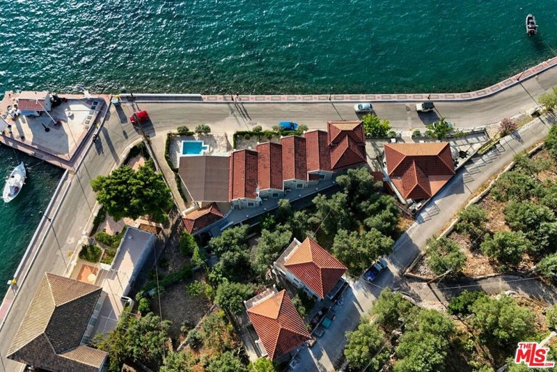 100 Ithaca