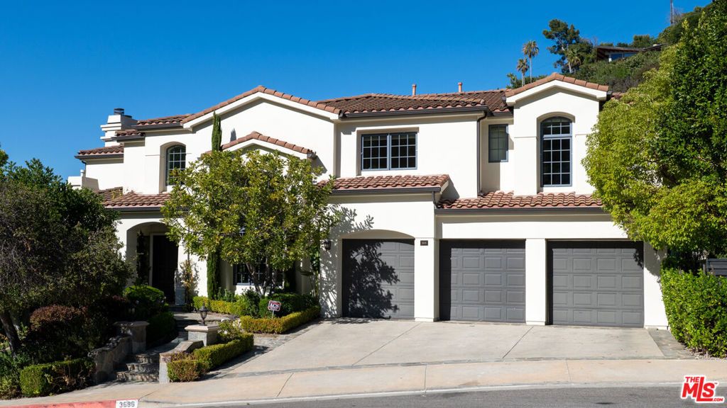 3686 Benedict Canyon Lane