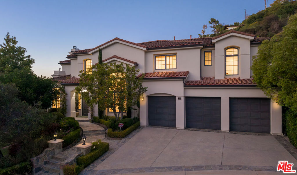 3686 Benedict Canyon Lane