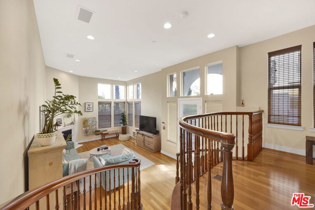 5700 Seawalk Drive 8