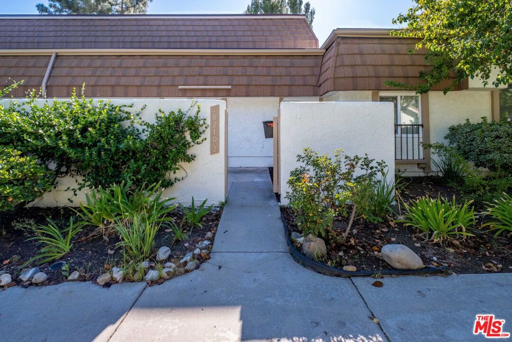 10210 Larwin Avenue 2