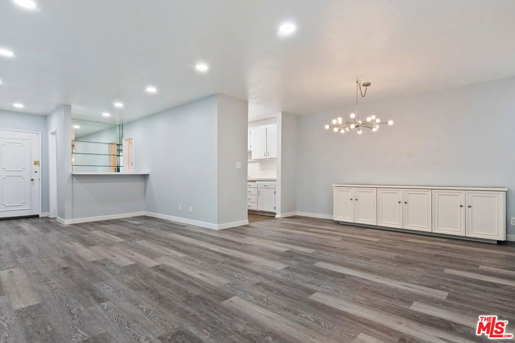 927 N Kings Road 107