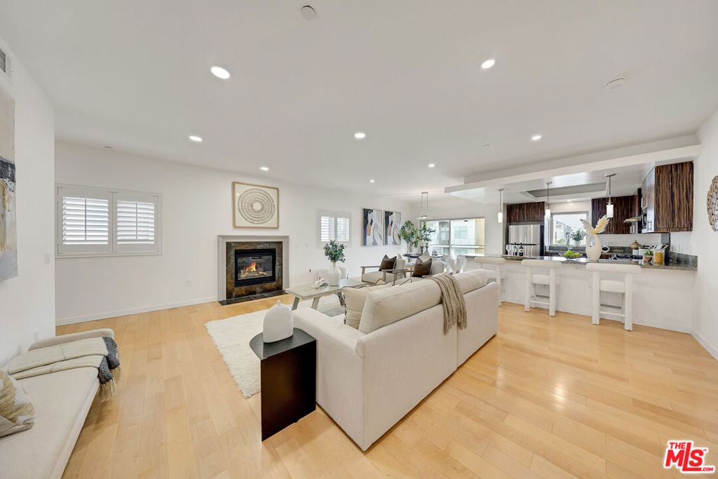 1529 S Westgate Avenue 401