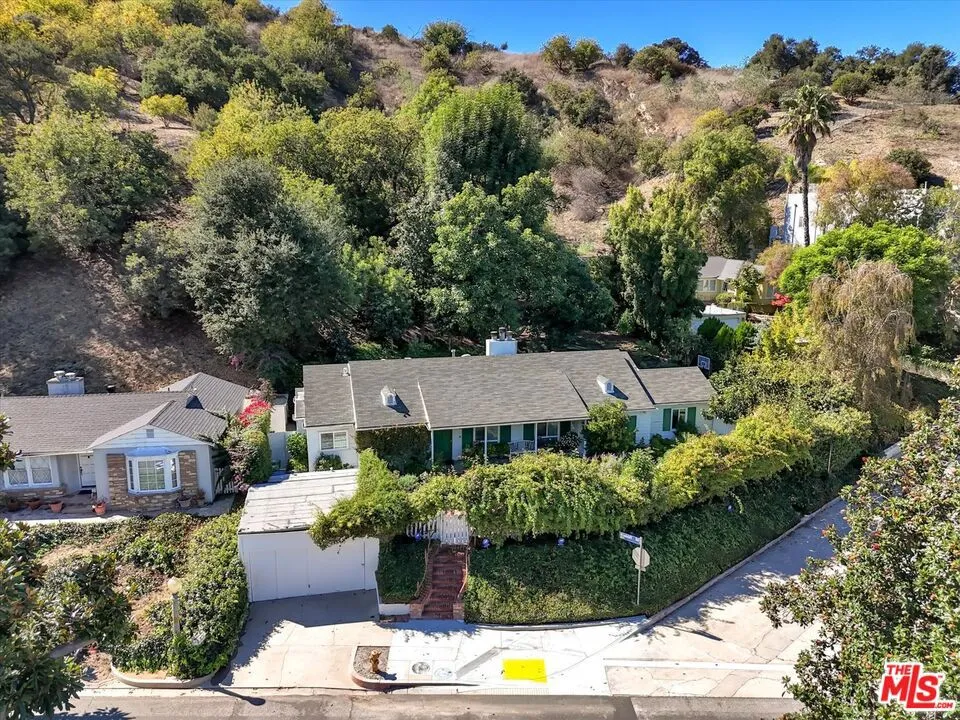 Sherman Oaks, California 91403, United States, 4 Bedrooms Bedrooms, ,2 BathroomsBathrooms,Residential,Active,230016