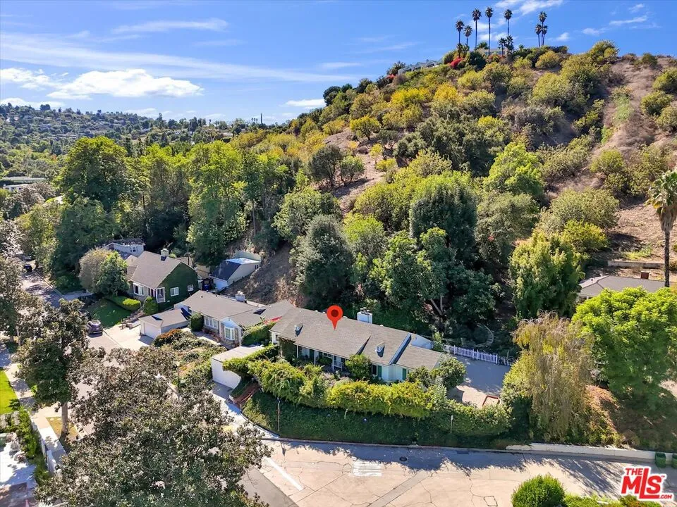 Sherman Oaks, California 91403, United States, 4 Bedrooms Bedrooms, ,2 BathroomsBathrooms,Residential,Active,230016